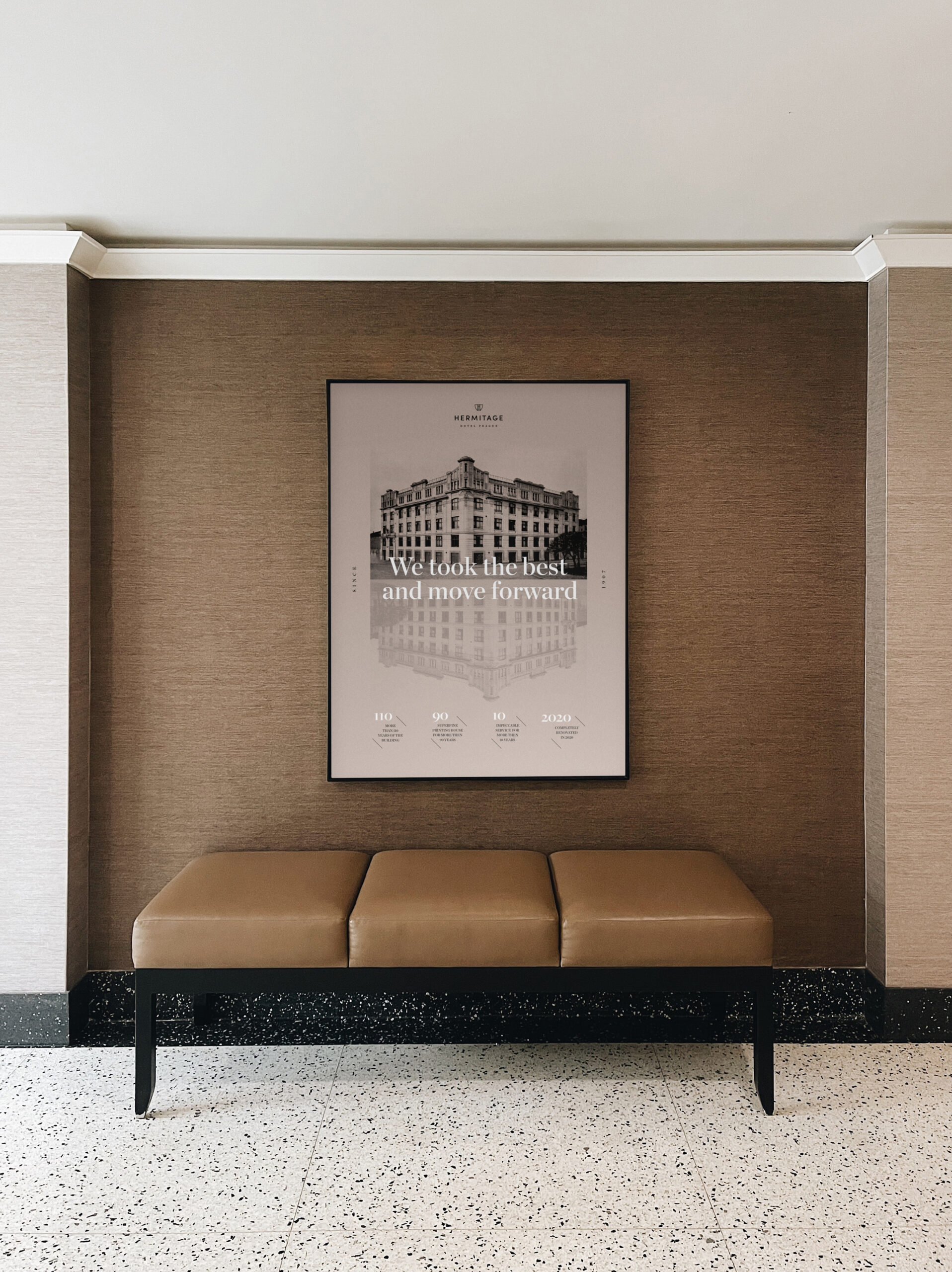 Poster-in-Hotel-Mockup-02